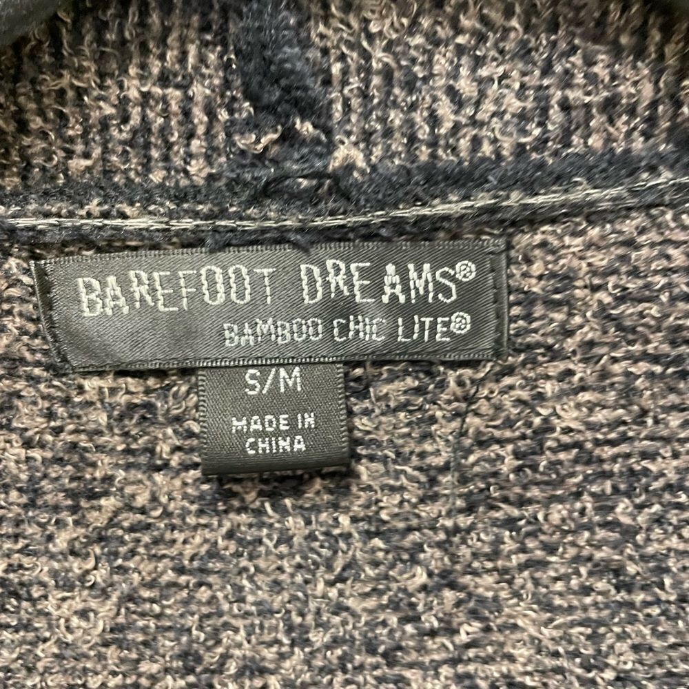 Sweater    - Picture 3 of 4